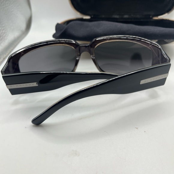 Authentic Burberry Sunglasses with Case & Cloth - Picture 4 of 8